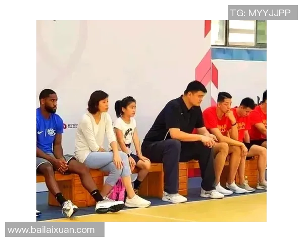 姚明自家泳池揭秘:巨星生活中的清凉乐趣与家庭时光 姚明自家泳池揭秘:巨星生活中的清凉乐趣与家庭时光