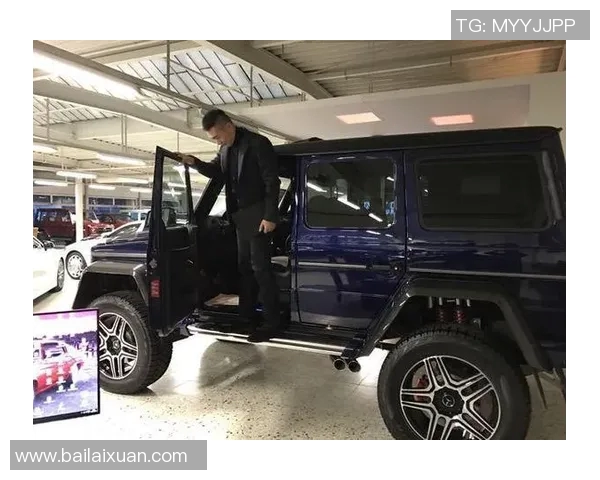 姚明驾驭巨型奔驰展现篮球巨星风范与豪华车生活的完美结合 姚明驾驭巨型奔驰展现篮球巨星风范与豪华车生活的完美结合